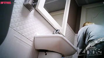 Hidden Cam in toilet, women pee 2561