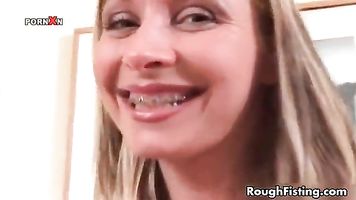 Dirty girl enjoys a good fisting session