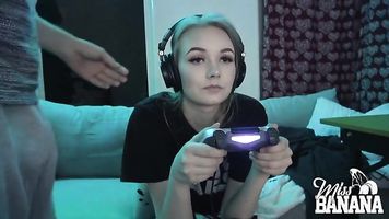 Gamer Girl Multitasks!