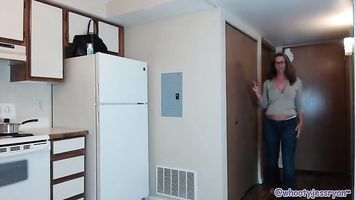 Mom Shows Off Ass In Blue Jeans and MoRE