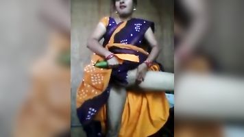 Hot Bhabhi With Kheera In Pussy