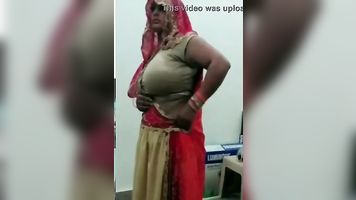huge tite punjabi aunty