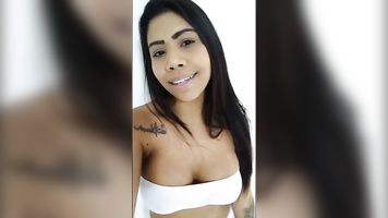 Lunna Vaz sentando e rebolando muito na rola